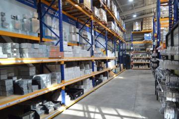 قام موفر حلول الطاقة التشيلي فيتيل
 بتثبيت ملصقات يالا تك
 الرقمية